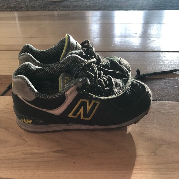 Toddler boys 9.5 new balance shoes - Picture 1 of 4